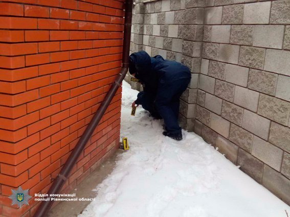 Як у кіно: невідомі в масках пограбували родину