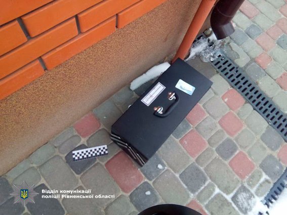 Як у кіно: невідомі в масках пограбували родину