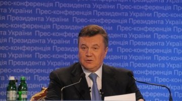 Янукович п'є мінералку вартістю 300 грн за 0.33 л