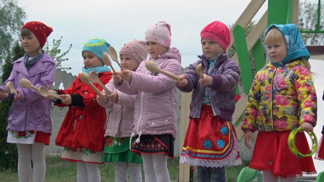 Ще два села у Ратнівському районі  отримали сучасні дитячі  майданчики. ВІДЕО