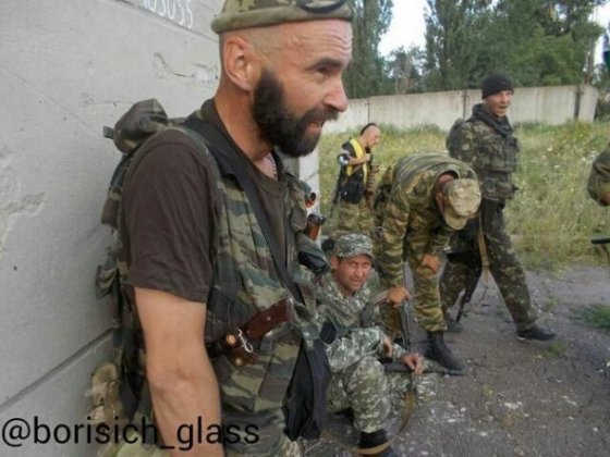 У Шахтарську бойовики фотографуються на фоні мертвих українських військових. ФОТО. ВІДЕО