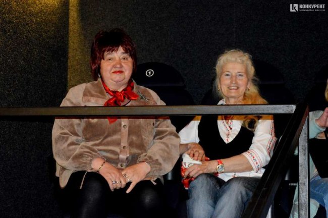 Луцькі пенсіонери лишилися під враженнями від «Генія і безумця» у «Промені»