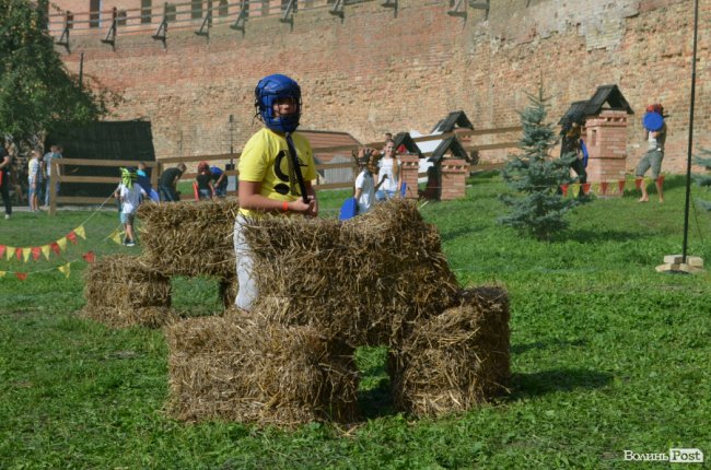 Дзвін мечів та запеклі бої: як у замку Любарта змагаються лицарі. ФОТО