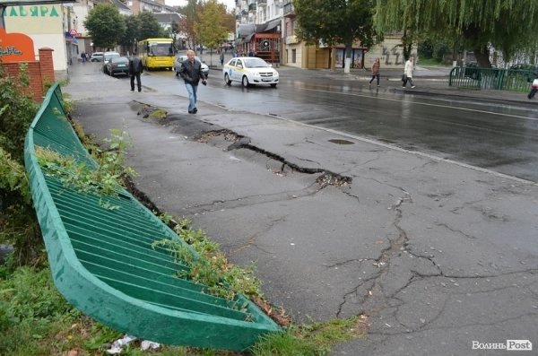 Міст на Винниченка розвалюється