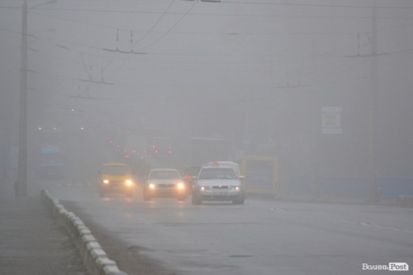 Туманний ранок у місті 