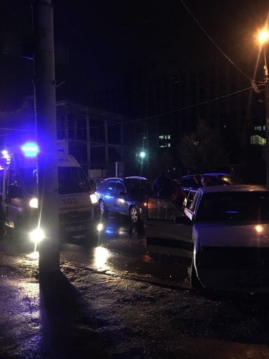 Три «швидких» та рятувальники: у Луцьку – масштабна аварія. ФОТО