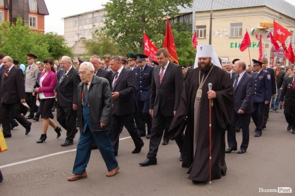 Парад Перемоги у Луцьку пройшов з комуністами і міліцією