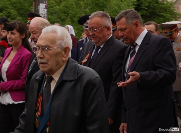 Парад Перемоги у Луцьку пройшов з комуністами і міліцією