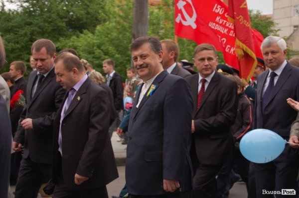 Парад Перемоги у Луцьку пройшов з комуністами і міліцією