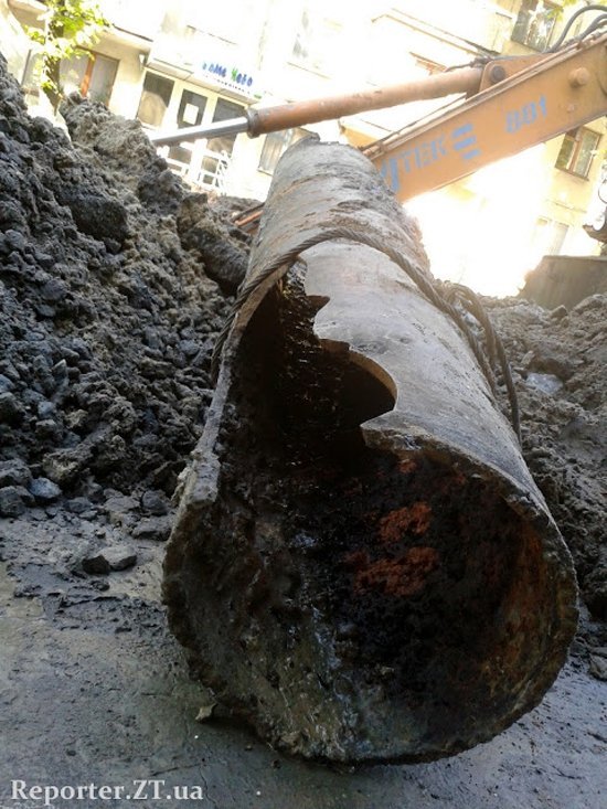 В Житомирі масштабне «чепе»: місто сидить без води. ФОТО