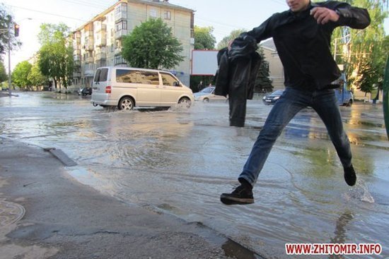 В Житомирі масштабне «чепе»: місто сидить без води. ФОТО
