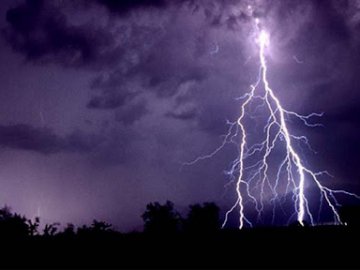 Через влучання блискавки на Волині сталося дві пожежі