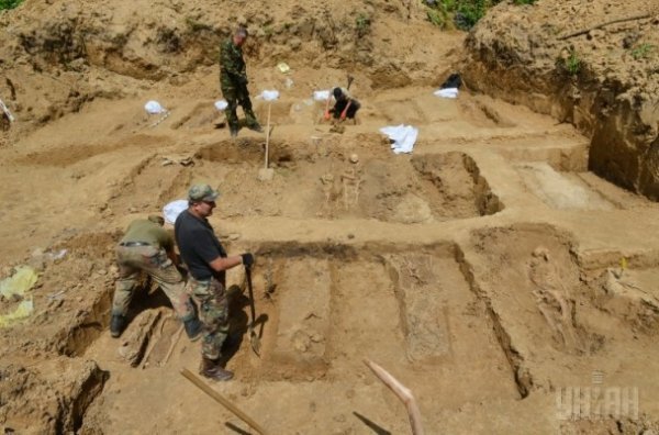 У Львові знайшли масове поховання в'язнів. ФОТО