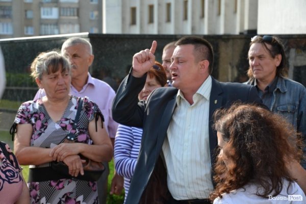 Матері військових під облрадою вимагають ротації в зоні АТО. ФОТО