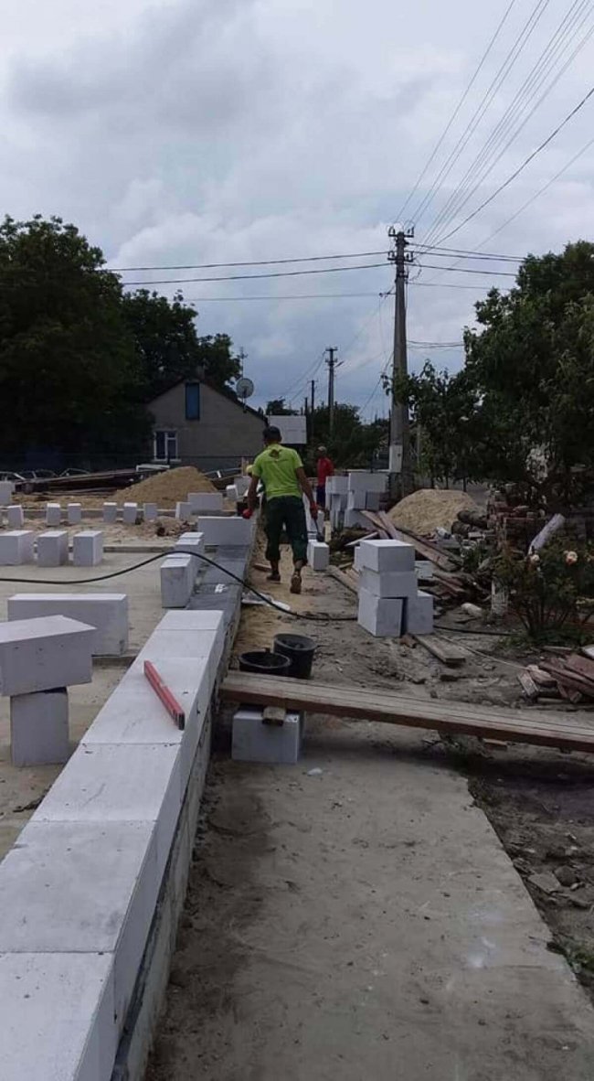 Показали, як проходить відбудова гуртожитку у Рожищі. ФОТО