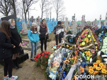 У Шацьку вшанували добровольця Сергія Мокренка