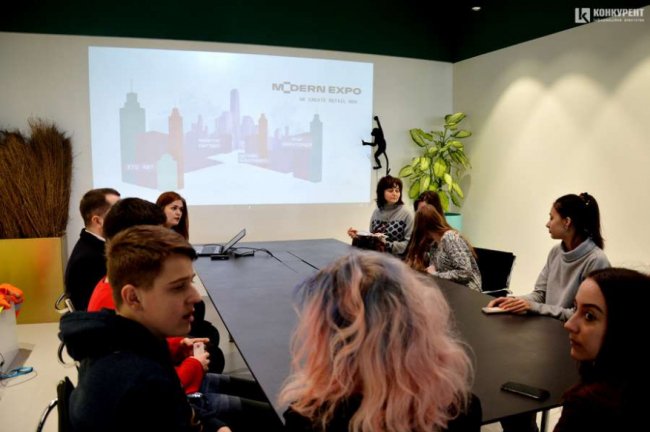 Луцьким школярам показали, як працює великий місцевий завод. ФОТО