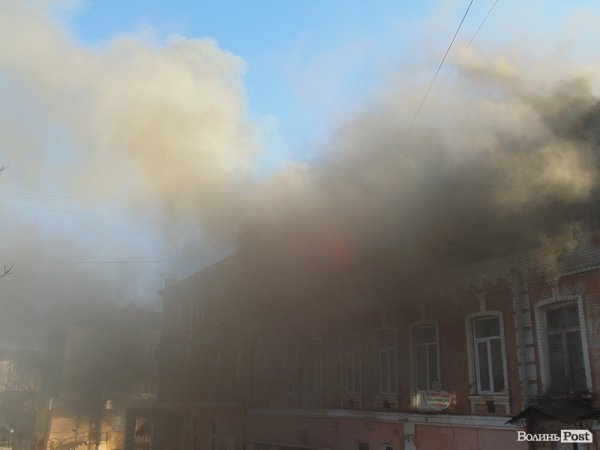 Фото великої пожежі в центрі Луцька. ДОПОВНЕНО
