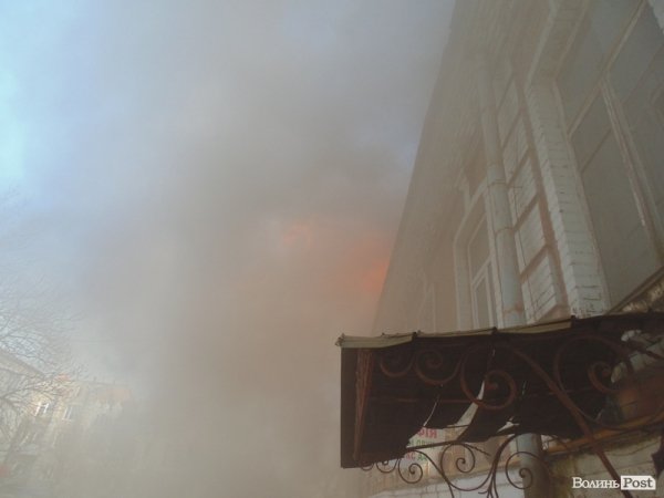 Фото великої пожежі в центрі Луцька. ДОПОВНЕНО