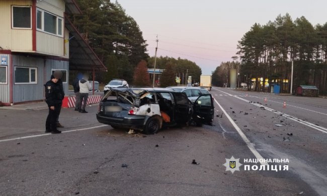 На Волині - подвійна ДТП: зіткнулися два автомобілі та вантажівка