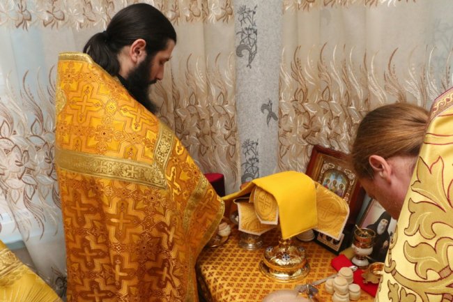 Прихильники УПЦ (МП) на Волині відправили святкову службу у священика вдома. ФОТО