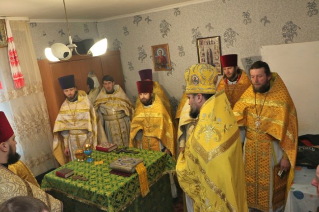 Прихильники УПЦ (МП) на Волині відправили святкову службу у священика вдома. ФОТО