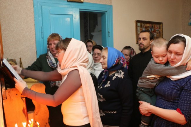 Прихильники УПЦ (МП) на Волині відправили святкову службу у священика вдома. ФОТО