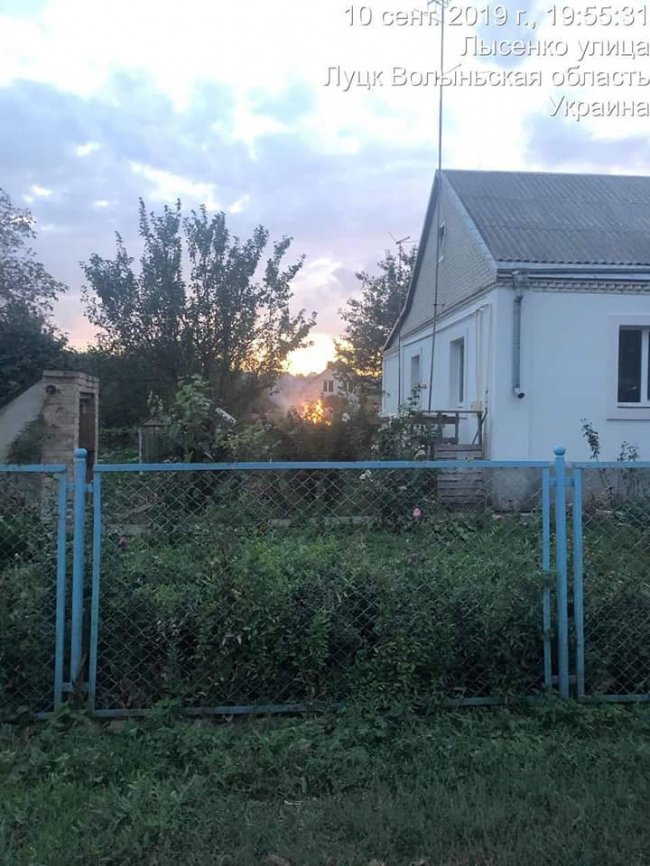 У Луцьку виявили паліїв сухого листя. ФОТО