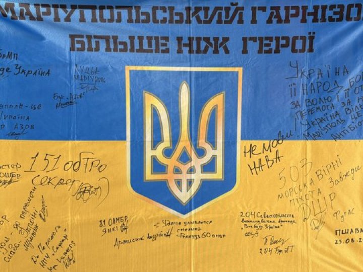 Як український прапор став символом надії для родин полонених у Луцьку. ВІДЕО