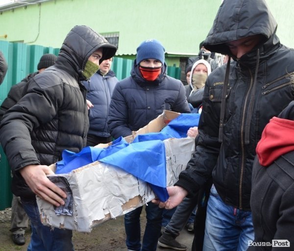 У Луцьку спалили «труну Партії регіонів». ФОТО. ВІДЕО