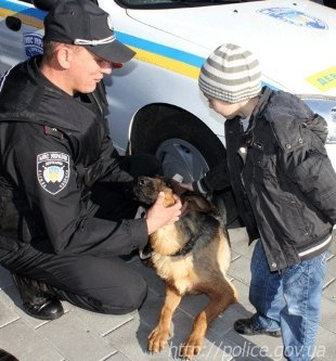 «Беркут» влаштував показову бійку у центрі Луцька. ФОТО
