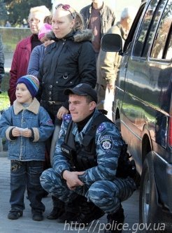 «Беркут» влаштував показову бійку у центрі Луцька. ФОТО