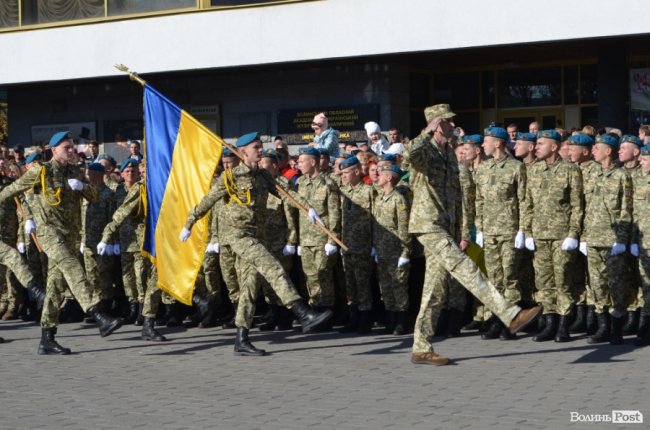«Нам є що захищати»: урочиста посвята ліцеїстів у Луцьку.  ФОТО