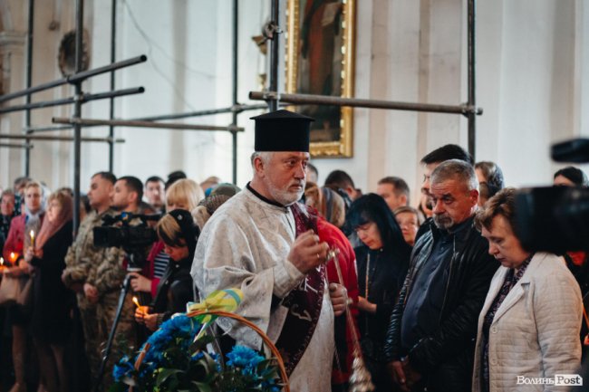 «Історія, яку ми не повинні забувати». У Луцьку віддали останню шану двом захисникам. ФОТО 