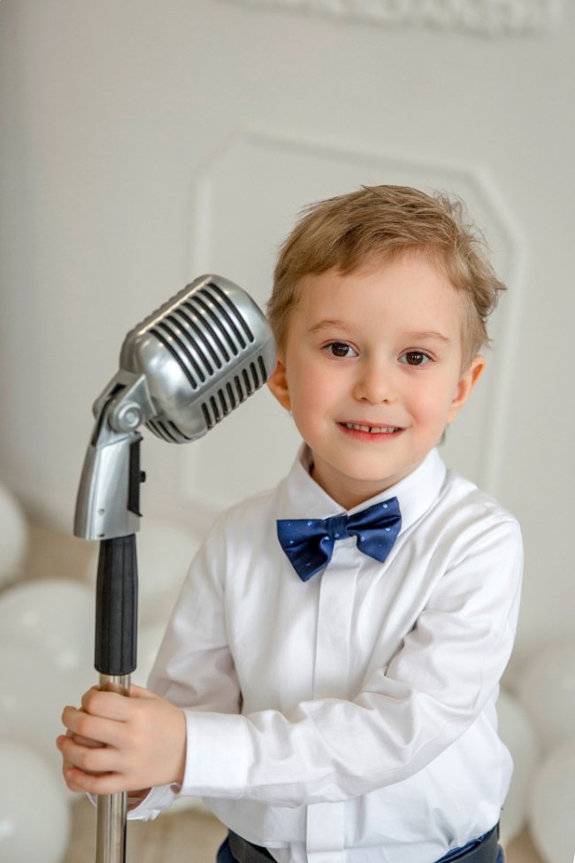 Усім мамам Луцька: діти зі «Світлинки» зняли зворушливий відеокліп