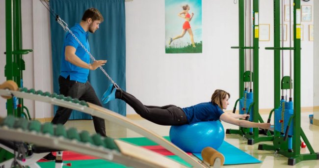 Кінезіотерапія лікує міжхребцеву грижу