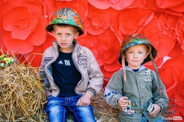 На благодійній фотосесії у Луцьку зібрали кошти для військових. ФОТО