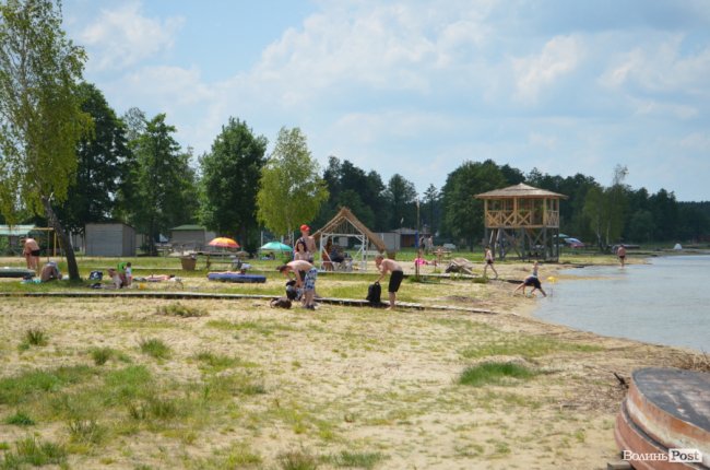 Облаштування набережної біля Світязю: останні штрихи перед стартом сезону. ФОТО