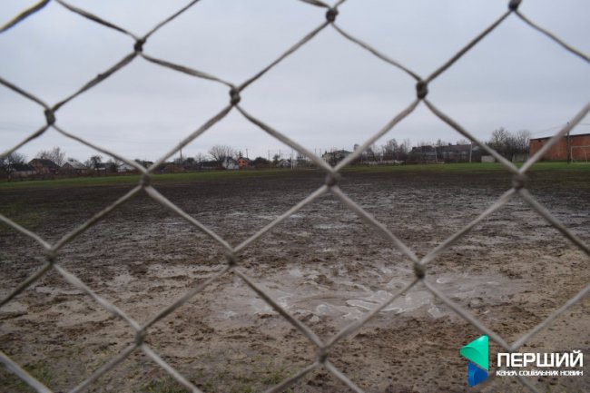 «Гравці борсалися у багнюці, місили болото»: футбол по-волинськи
