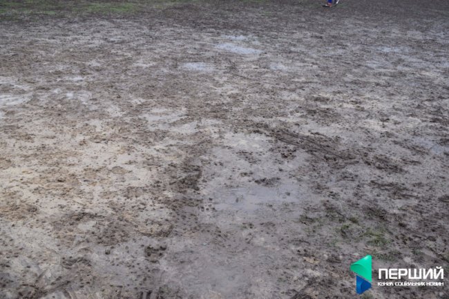 «Гравці борсалися у багнюці, місили болото»: футбол по-волинськи