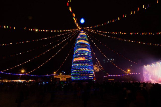 Як виглядають головні ялинки різних міст України. ФОТО