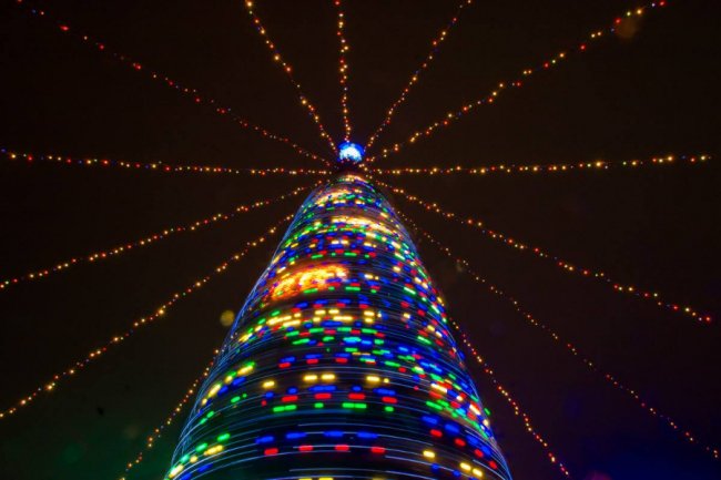 Як виглядають головні ялинки різних міст України. ФОТО