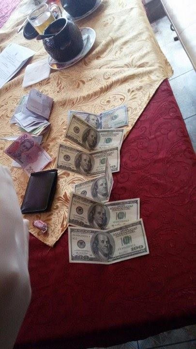 Прикордонника Луцького загону спіймали на хабарі у 800 доларів
