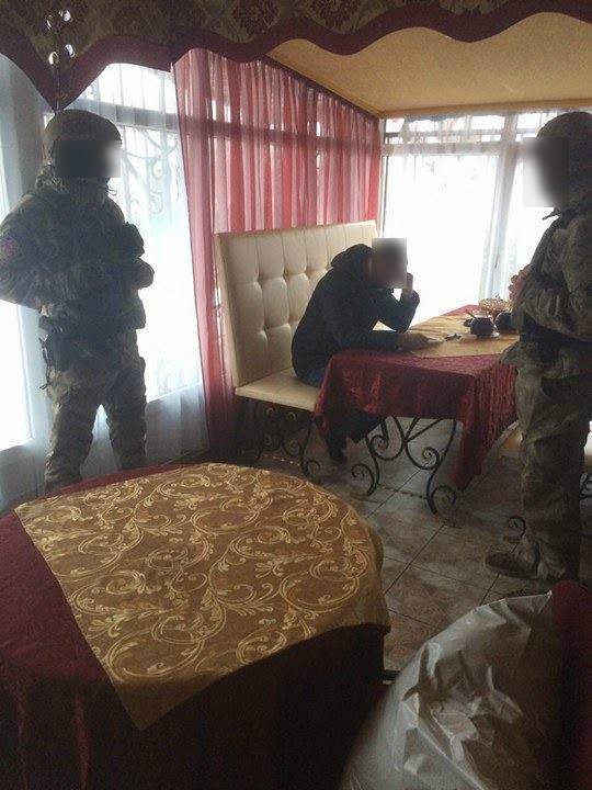 Прикордонника Луцького загону спіймали на хабарі у 800 доларів