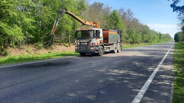 На двох автошляхах на Волині ремонтують дорогу. ФОТО