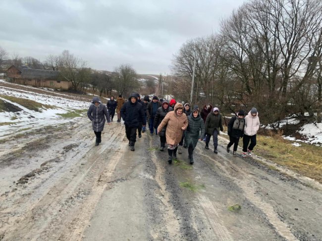 Волиняни навколішки прощалися із Героєм Сергієм Бляхарчуком