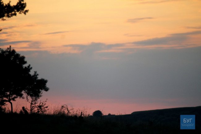Показали вечірні краєвиди Володимир-Волинського краю. ФОТО