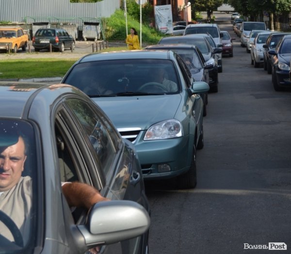 У центрі Луцька – співи і танці: стартувало «Поліське літо з фольклором». ФОТО