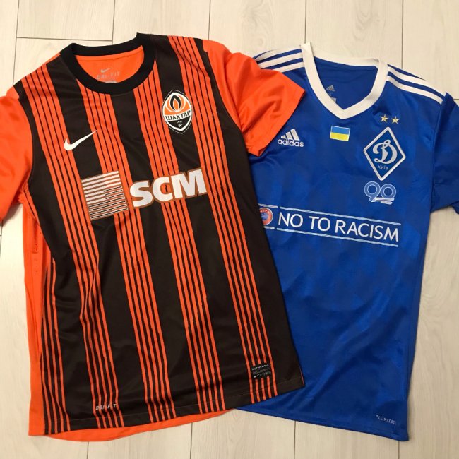 Зінченко, Модрич, Магвайр: лучанин колекціонує футболки відомих футболістів. ФОТО