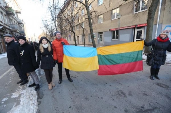 Литва підтримала Євромайдан «живим ланцюгом». ФОТО. ВІДЕО